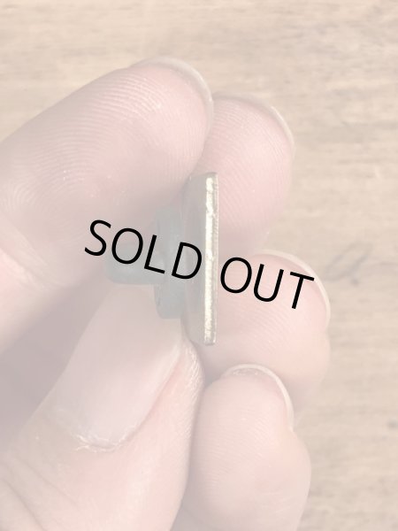 80〜90年代頃の企業物のビンテージピンバッジ