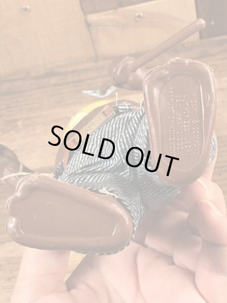 70年代頃のDakin社製のスモーキーベアのヴィンテージフィギュア