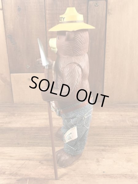 70年代頃のDakin社製のスモーキーベアのヴィンテージフィギュア