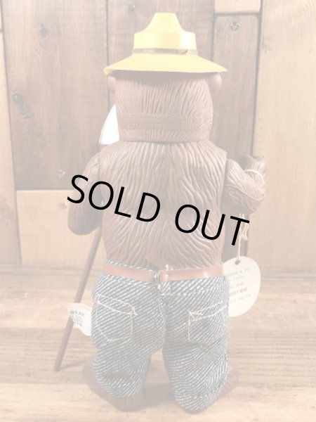 70年代頃のDakin社製のスモーキーベアのヴィンテージフィギュア