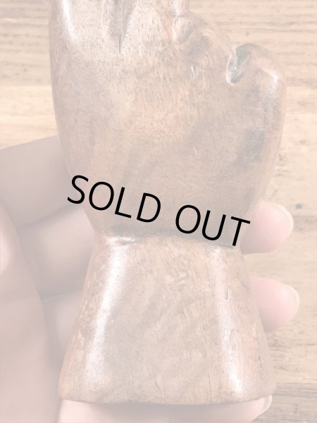 70年代頃のピースサインのヴィンテージの置物