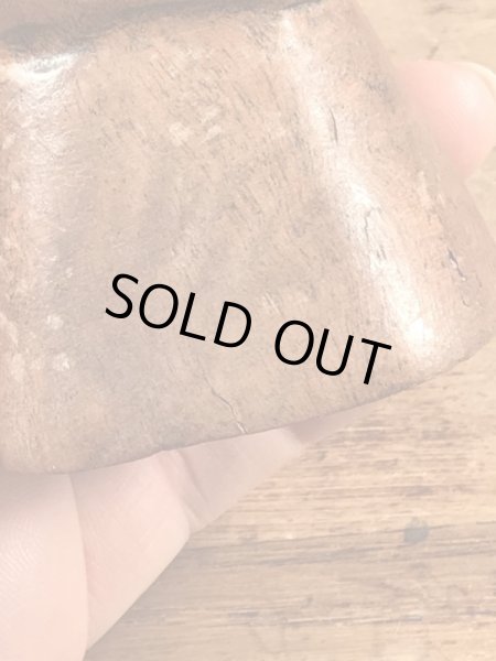 70年代頃のピースサインのヴィンテージの置物