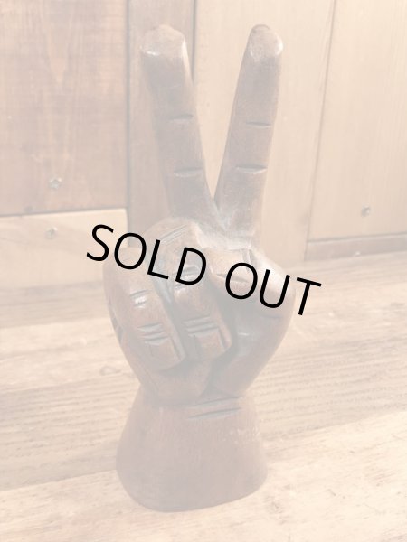 70年代頃のピースサインのビンテージの木彫り