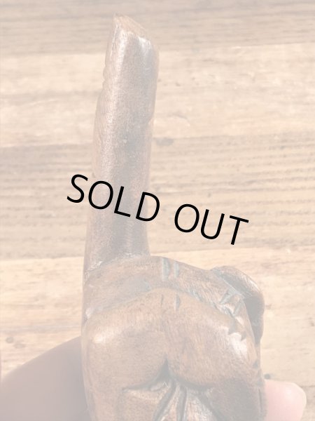 70年代頃のピースサインのビンテージの木彫り