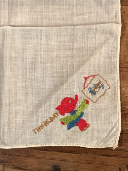 50’sのゾウの刺繡が入ったヴィンテージの子供用ハンカチ