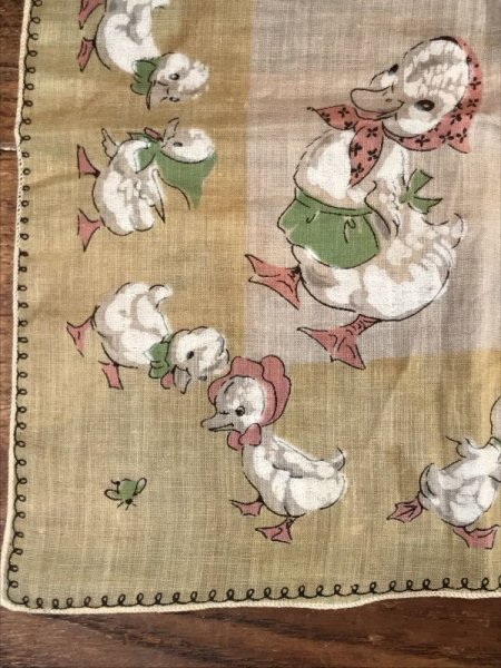 50年代頃のアヒルの親子が描かれたビンテージキッズハンカチ