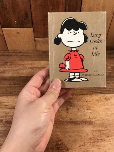 画像3: Hallmark Peanuts “Lucy Looks at Life” Mini Picture Book　ルーシー　ビンテージ　絵本　スヌーピー　70年代