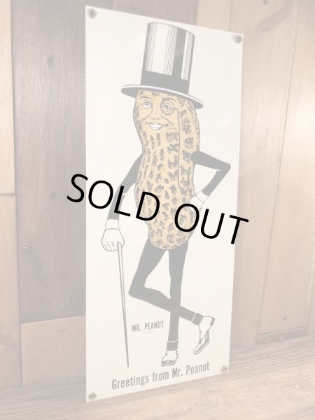90年代頃の企業キャラクターのミスターピーナッツのビンテージの看板