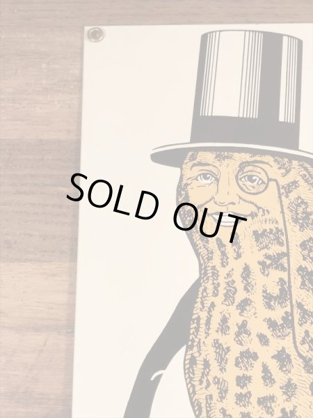 90年代頃の企業キャラクターのミスターピーナッツのビンテージの看板