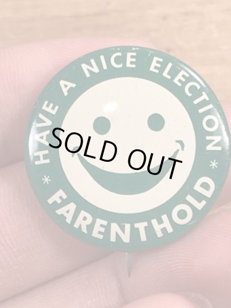 70年代頃の選挙のスマイルが描かれたビンテージの缶バッジ