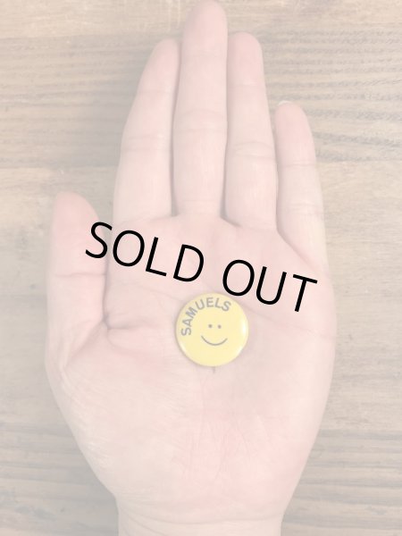 70年代頃のスマイルフェイスのビンテージの缶バッジ