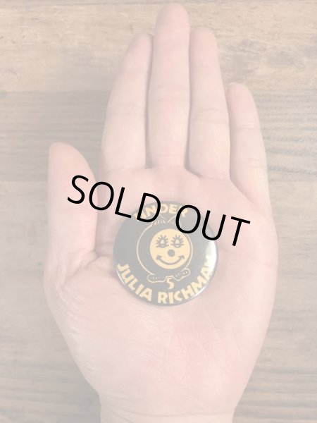 70’sのスマイルフェイスのキャラクターのヴィンテージの缶バッチ