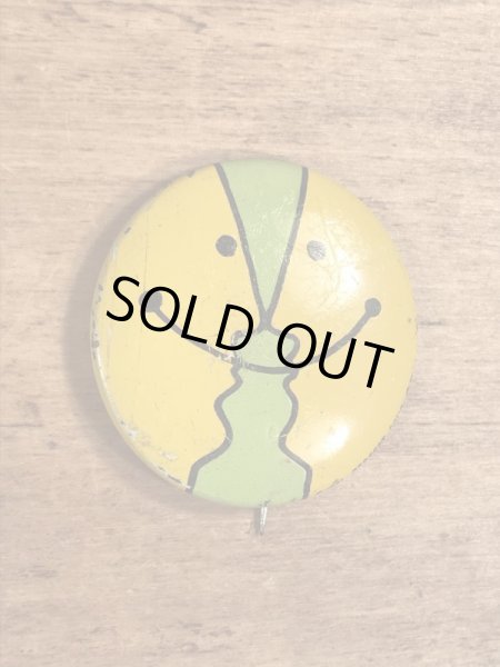 70年代頃の2トーンのスマイルのビンテージの缶バッジ