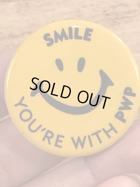 70年代頃の企業物のスマイルのビンテージの缶バッジ