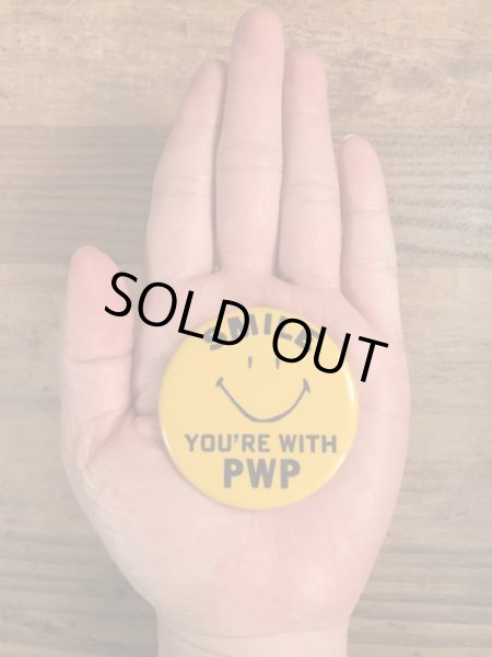 70年代頃の企業物のスマイルフェイスのビンテージの缶バッジ