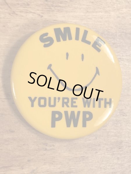 70年代頃の企業物のスマイルフェイスのビンテージの缶バッジ