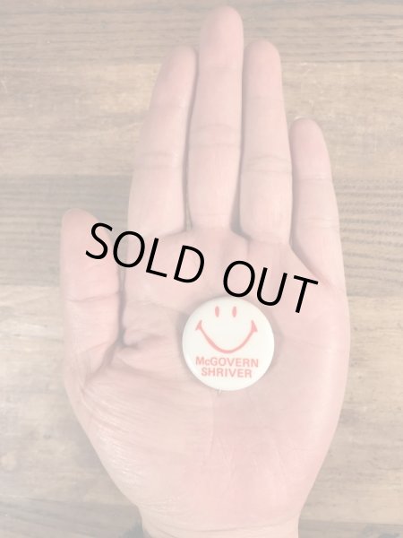 70年代頃の選挙時のスマイルが描かれたビンテージの缶バッジ