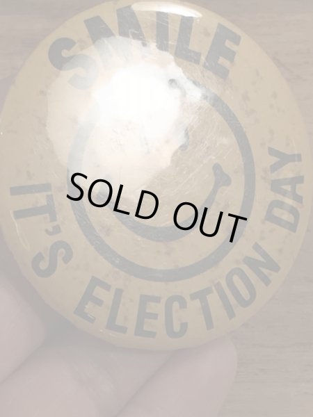 70年代頃の企業物のスマイルフェイスのビンテージの缶バッジ