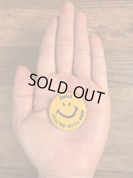 70年代頃の企業物のスマイルのビンテージの缶バッジ