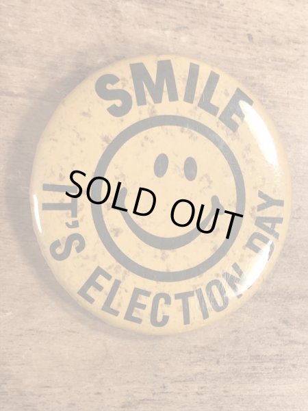 70年代頃の企業物のスマイルフェイスのビンテージの缶バッジ