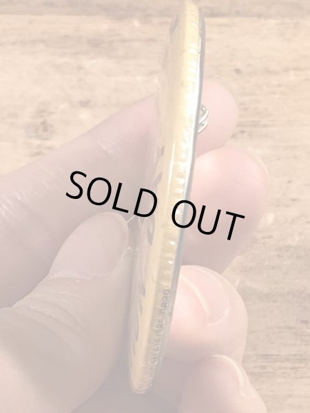 70年代頃の企業物のスマイルフェイスのビンテージの缶バッジ