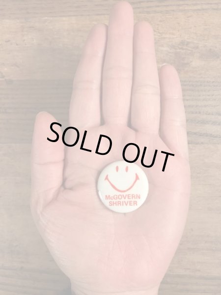 70年代頃の選挙時のスマイルが描かれたビンテージの缶バッジ