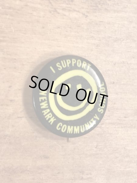 70年代頃のハイスクールのスマイルフェイスが描かれたビンテージの缶バッジ