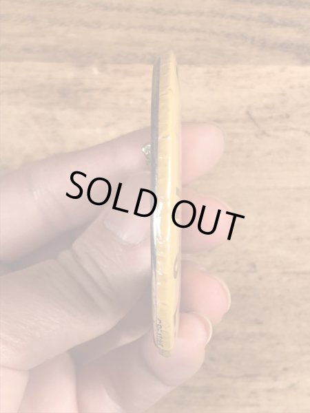 70年代頃の企業物のスマイルフェイスのビンテージの缶バッジ