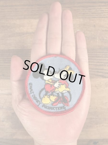 70年代頃のディズニーのミッキーとミニーマウスのビンテージの刺繡ワッペン