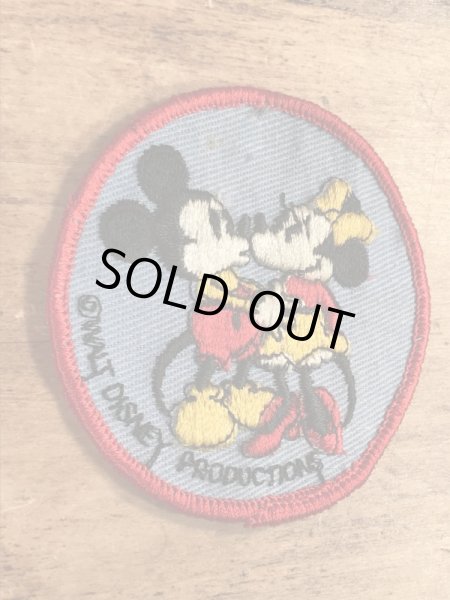 70年代頃のディズニーのミッキーとミニーマウスのビンテージの刺繡ワッペン