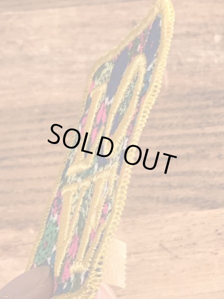 70年代頃の花柄のLoveと書かれたビンテージの刺繡ワッペン