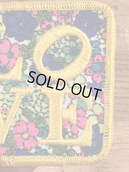 70’sの花柄のラブと書かれたヴィンテージの刺繡パッチ