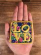 70年代頃の花柄のLoveと書かれたビンテージの刺繡ワッペン