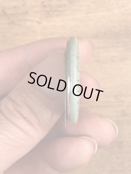 30年代頃のアメリカのラジオ局CBSのキティケリーが描かれたビンテージの缶バッチ