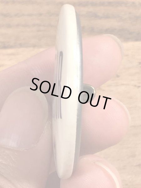 〜40年代頃のMonitorと書かれたビンテージの缶バッジ