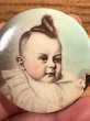 〜40年代頃の赤ん坊が描かれたビンテージの缶バッジ