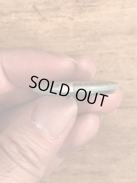 30’s頃のアメリカのラジオ局CBSのキティケリーが描かれたヴィンテージの缶バッジ