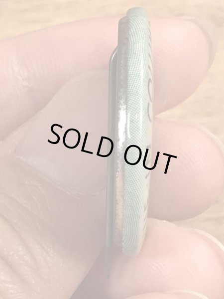 30’s頃のアメリカのラジオ局CBSのキティケリーが描かれたヴィンテージの缶バッジ