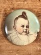 〜40年代頃の赤ん坊が描かれたビンテージの缶バッジ