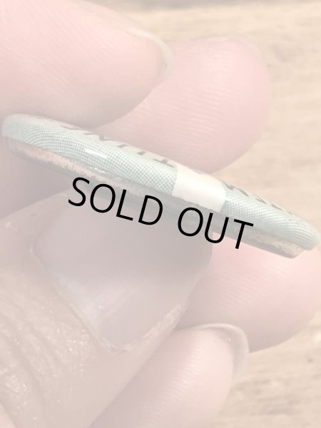 30’s頃のアメリカのラジオ局CBSのキティケリーが描かれたヴィンテージの缶バッジ