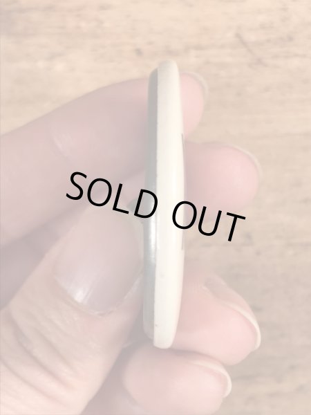 〜40年代頃のMonitorと書かれたビンテージの缶バッジ