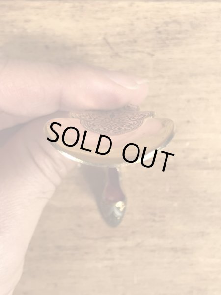 50’s頃のアールデコ調のハイヒールのチャームが付いたヴィンテージの靴ベラ