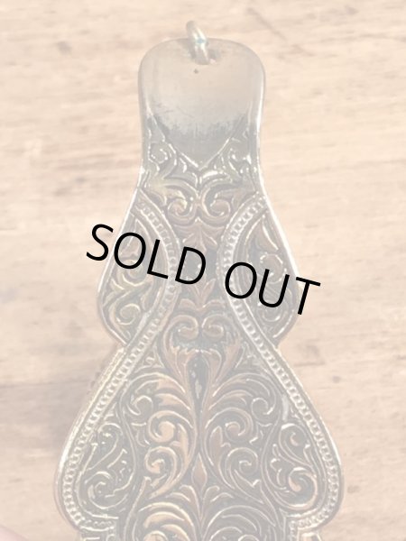 50年代頃のアールデコ調のハイヒールのチャームが付いたビンテージのシューホーン