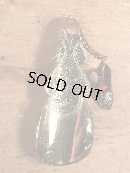 50年代頃のアールデコ調のハイヒールのチャームが付いたビンテージのシューホーン