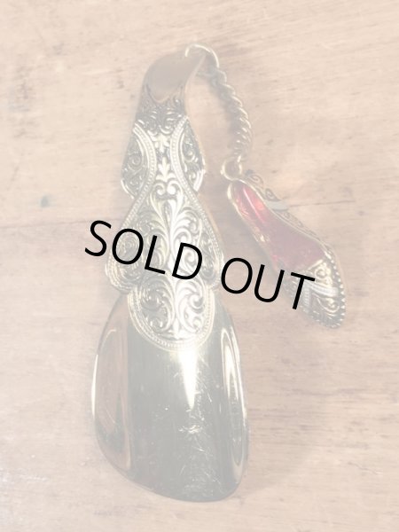 50’s頃のアールデコ調のハイヒールのチャームが付いたヴィンテージの靴ベラ