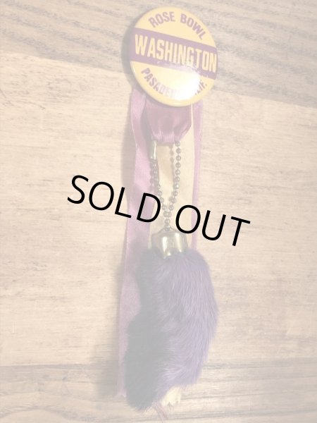 50’s頃のラビットフットのヴィンテージの缶バッチ付きのキーホルダー