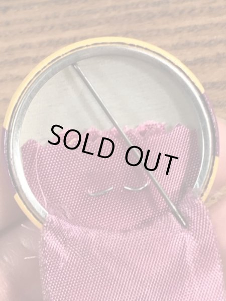 50年代頃のラビットラッキーチャームのビンテージの缶バッジ付きのキーチェーン