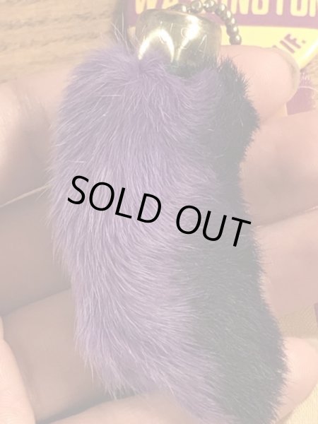 50年代頃のラビットラッキーチャームのビンテージの缶バッジ付きのキーチェーン