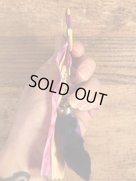 50年代頃のラビットラッキーチャームのビンテージの缶バッジ付きのキーチェーン