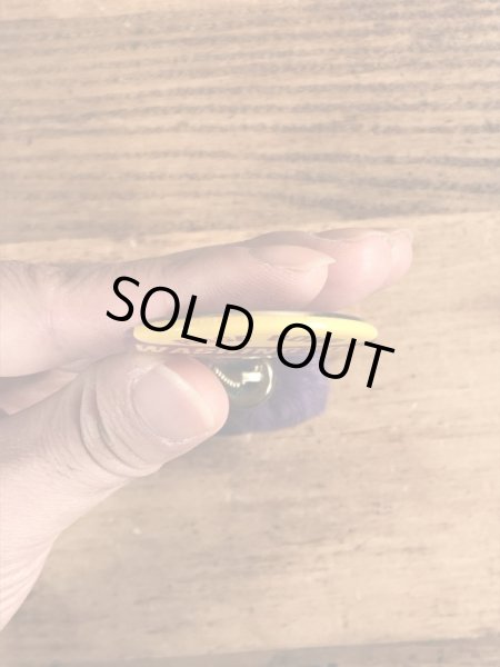 50’s頃のラビットフットのヴィンテージの缶バッチ付きのキーホルダー